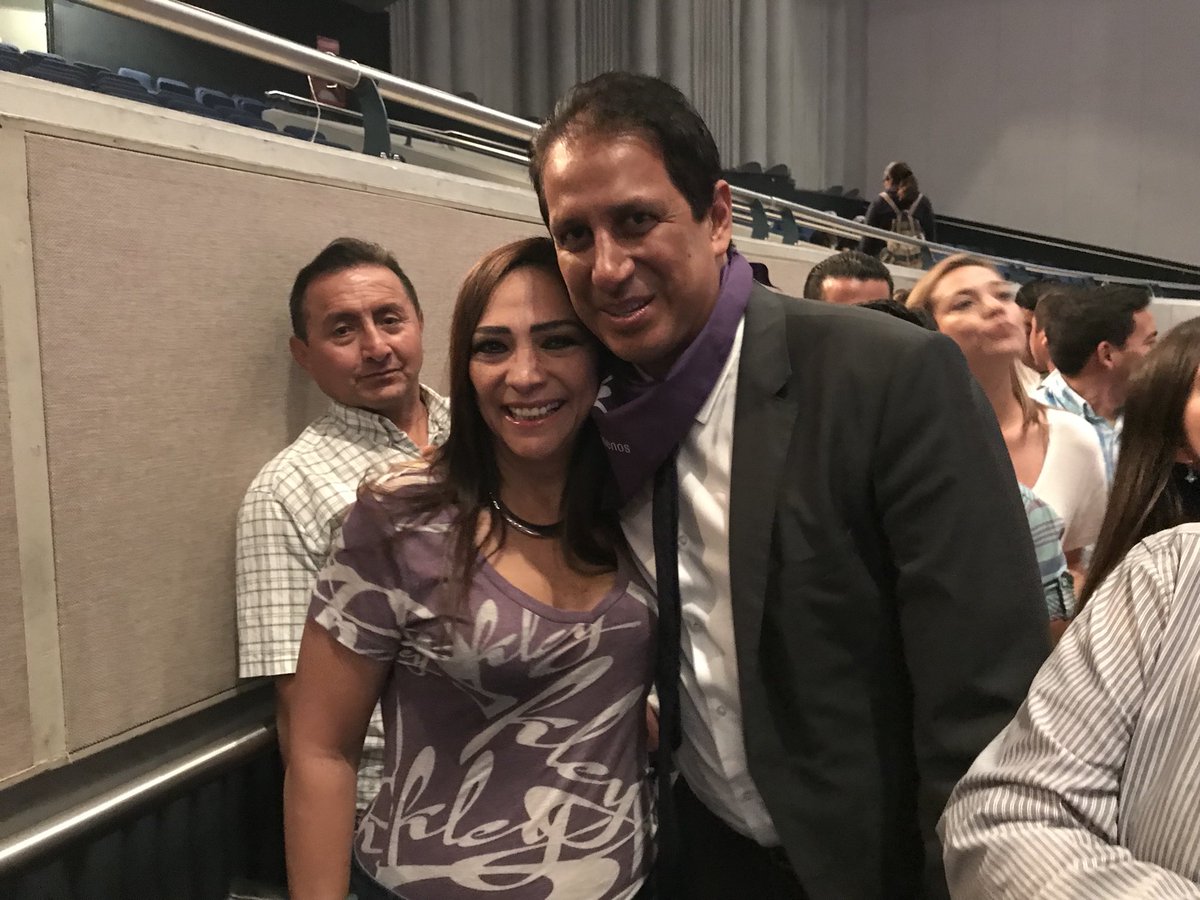suenosenguerra's tweet photo. Nuestra Directora @ketty_pazmino  junto al Sr Gobernador de la Provincia del Guayas @panchocevallosv https://t.co/ZLrKBPlGPM