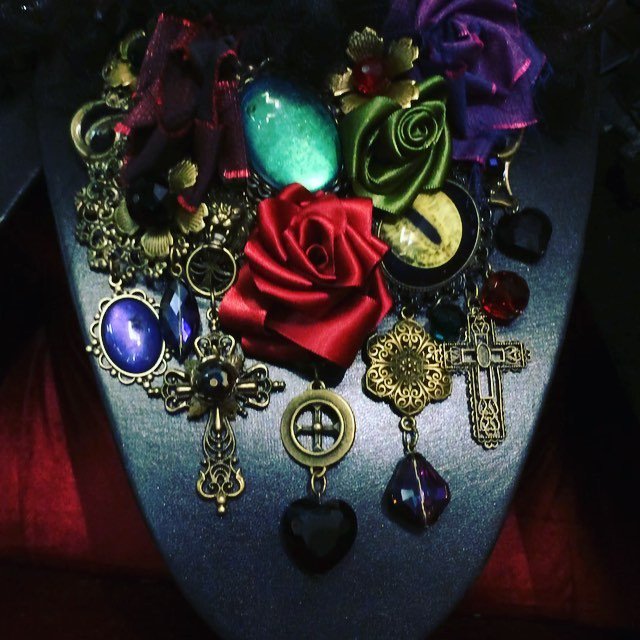 gserpentine's tweet photo. We are so thrilled to have these! Hope to have these on the website soon or book at The Secret Lair to choose your must have present 🎁 to self (price range $250-$395) #newjewellery #amazingjewellery #stunningjewelry #luxuryjewelry #galleryserpentine #beautifuljewelry #stat… https://t.co/sOR3dKHws3