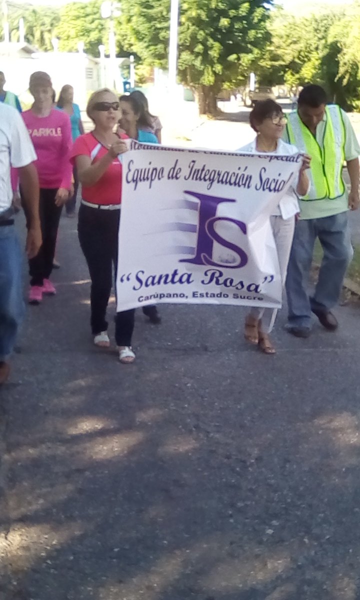 EISSANTAROSA's tweet photo. Desfile en conjunto con la U.E.E.B. "Libertador", en el Bicentenario de la 8va Estrella de nuestra Bandera Nacional. Circuito Nº 17. https://t.co/qbiCfkf37I