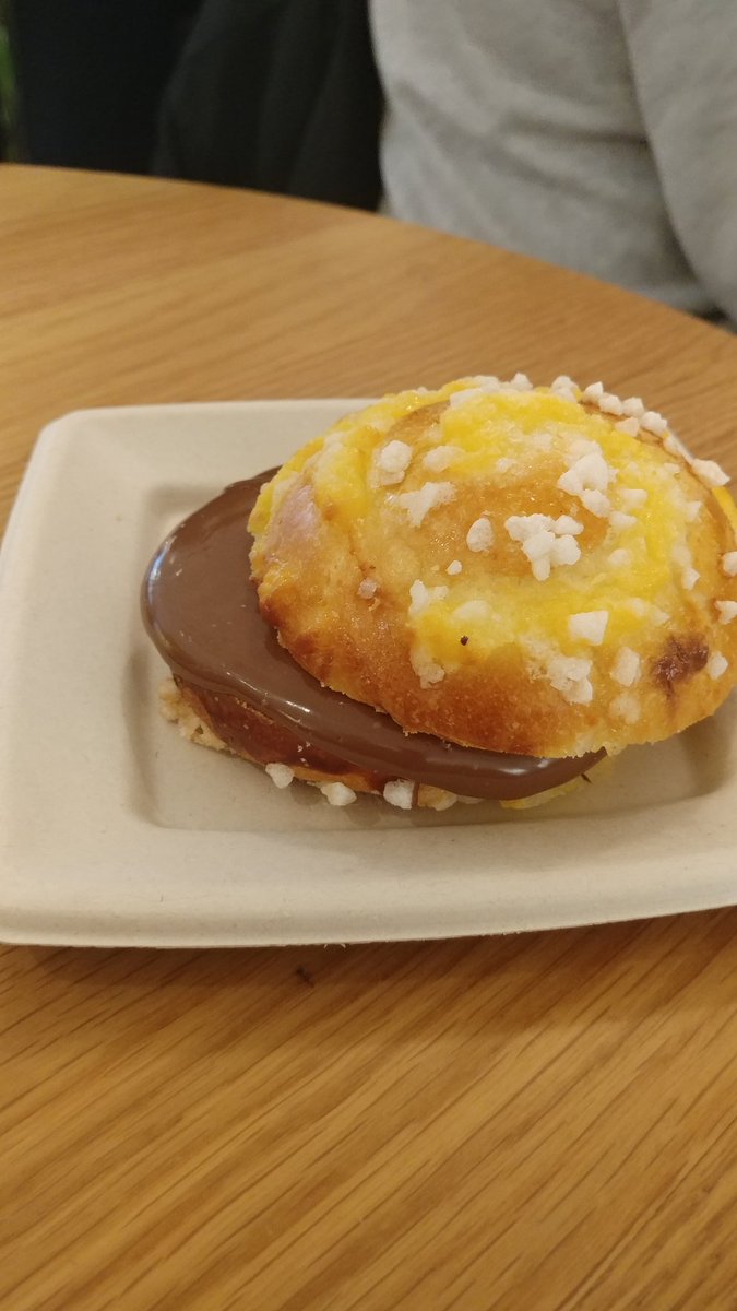 RyuRighteous's tweet photo. @HellKittenB @WannaRathbone So, I was at the Nutella bar at Eataly on Wednesday #BriocheBrah https://t.co/VBsQPjIJqx