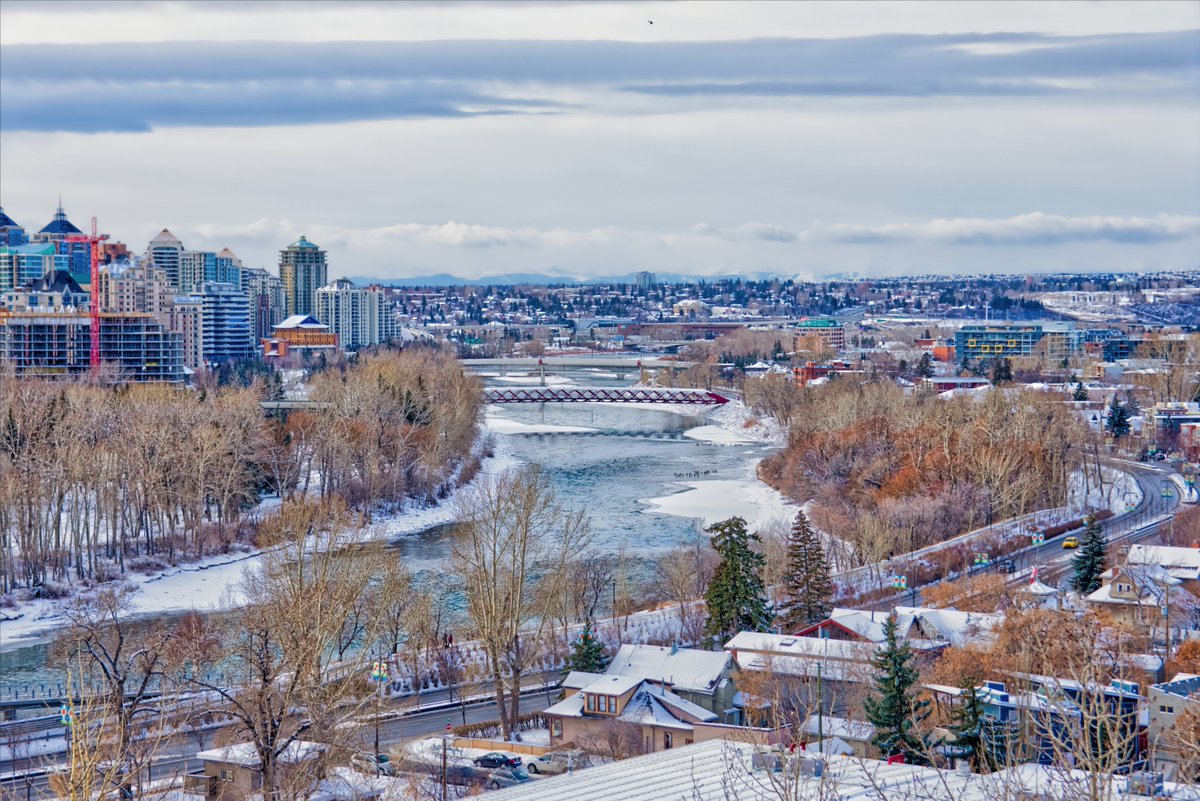 ashadmukadam's tweet photo. The Bow River and Peace Bridge from McHugh Bluff in November. This is an HDR edit of the original image. #calgary #alberta #mchughbluff #bowriver #peacebridge #pedestrianbridge #hdr #aurorahdr #november #snow #ice #hdredit #winter #winterphotos https://t.co/MBYn99nI8M