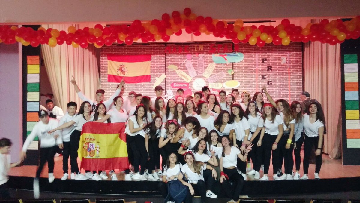 Albadelape's tweet photo. No podría estar más orgullosa de todos vosotros. No tengo palabras....¡INCREÍBLE!🍀💫❤ #PREGON2017 https://t.co/J80qqFFlSP