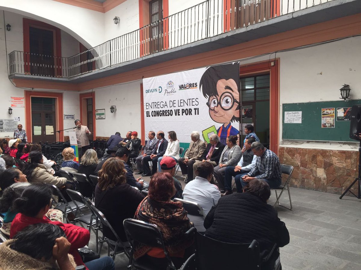 German_JimenezG's tweet photo. Acompañe @AguilarChedraui  y al Voluntariado del @CongresoPue  a la entrega de lentes y silla de ruedas a los jubilados del SNTE sección 23. https://t.co/KQVoygp1jc