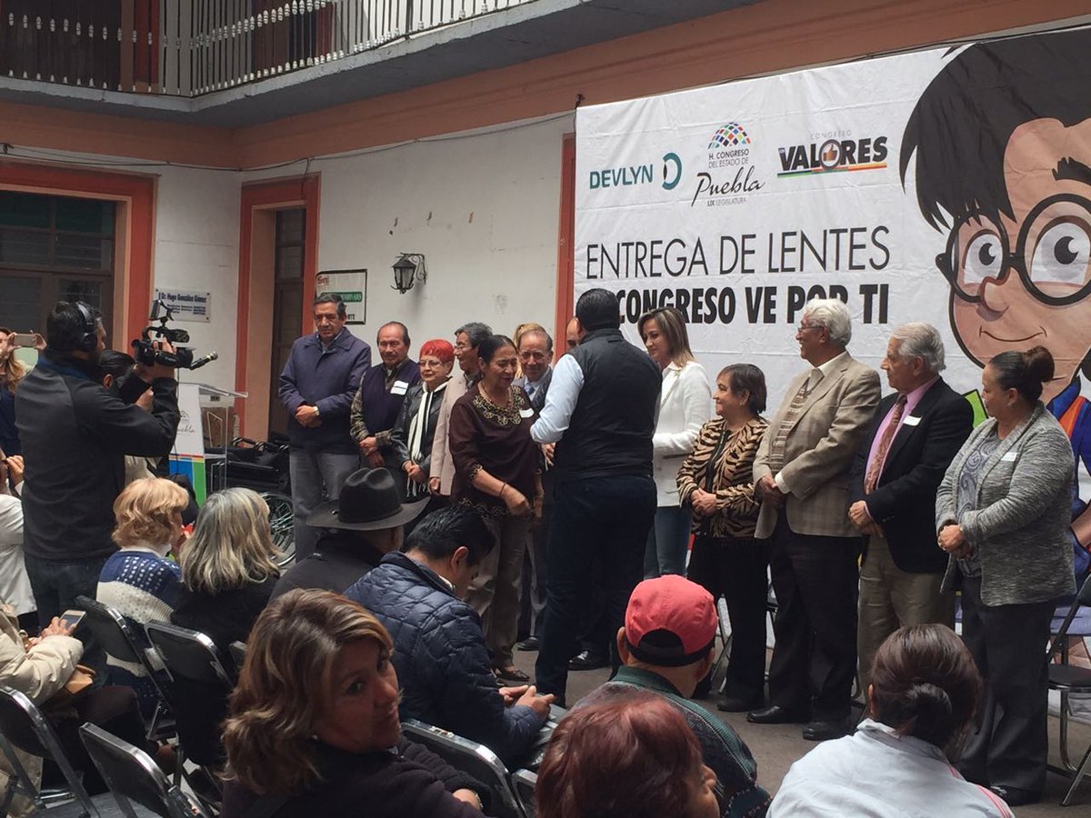 German_JimenezG's tweet photo. Acompañe @AguilarChedraui  y al Voluntariado del @CongresoPue  a la entrega de lentes y silla de ruedas a los jubilados del SNTE sección 23. https://t.co/KQVoygp1jc