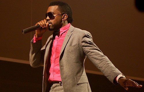 bigprettyX's tweet photo. Even though the performance was nearly two years after the album debut, vh1 story tellers was such an amazing way to express the depths of the album. 808s &amp; Heartbreak was a groundbreaking masterpiece. #HappyAnniversary808 https://t.co/EwXVS6EAxl