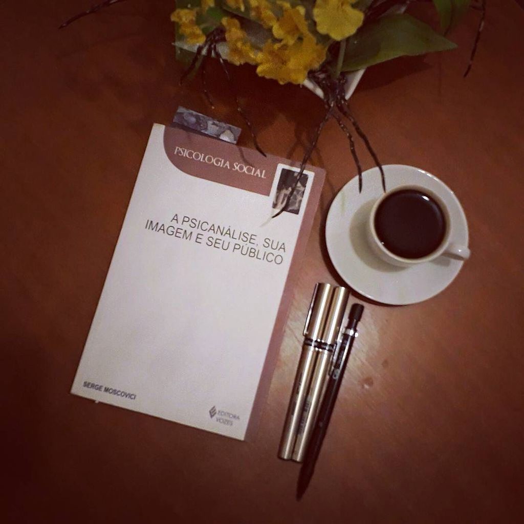 acuradefreud's tweet photo. A psicanálise abandonou o firmamento das ideias para penetrar na vida. De nada vale uma psicanálise se ela não pode ser vivida no cotidiano.
.
.
.
#Lendolido #Psicanálise #AcuradeFreud #Consultório #Responsabilidade #Sujeito ##Cotidiano #sjrpreto #Potire… https://t.co/QZkg5HfssE https://t.co/OIYrd3knTv