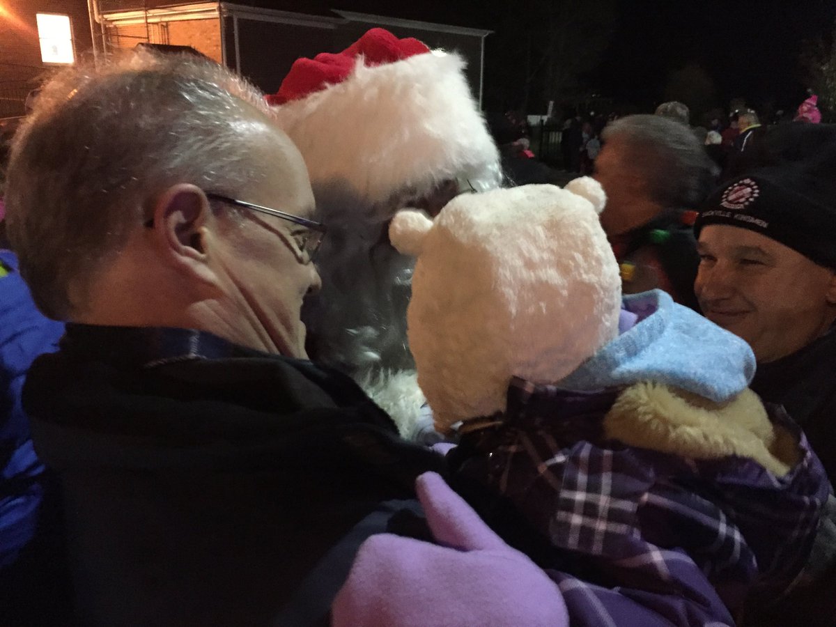 PaulRussellCPC's tweet photo. Londen got to see Santa at the #sackvilletreelighting ! https://t.co/J9ruTOAfBR