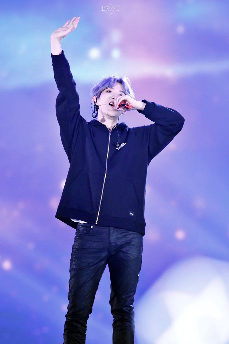 lgrace0510's tweet photo. Like  a rainbow🌈

/171124/ 
#백현 #Baekhyun https://t.co/Ra8xsmznkB