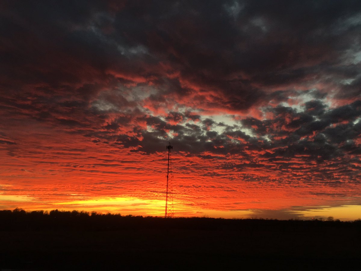 StaceyGarvilla's tweet photo. Not a bad view! #stationsunset #joplin https://t.co/yhRJLwLRzo