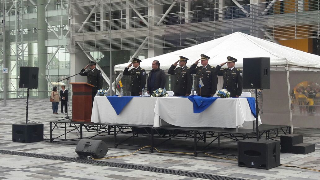 PoliciaEcuador's tweet photo. En la planada de la plataforma gubernamental #DMQ se realizó la feria de seguridad "Unidos por la Seguridad"  dando a conocer los servicios a los que puede acceder la ciudadanía #DistEEspejo https://t.co/t0NYPWwkj2