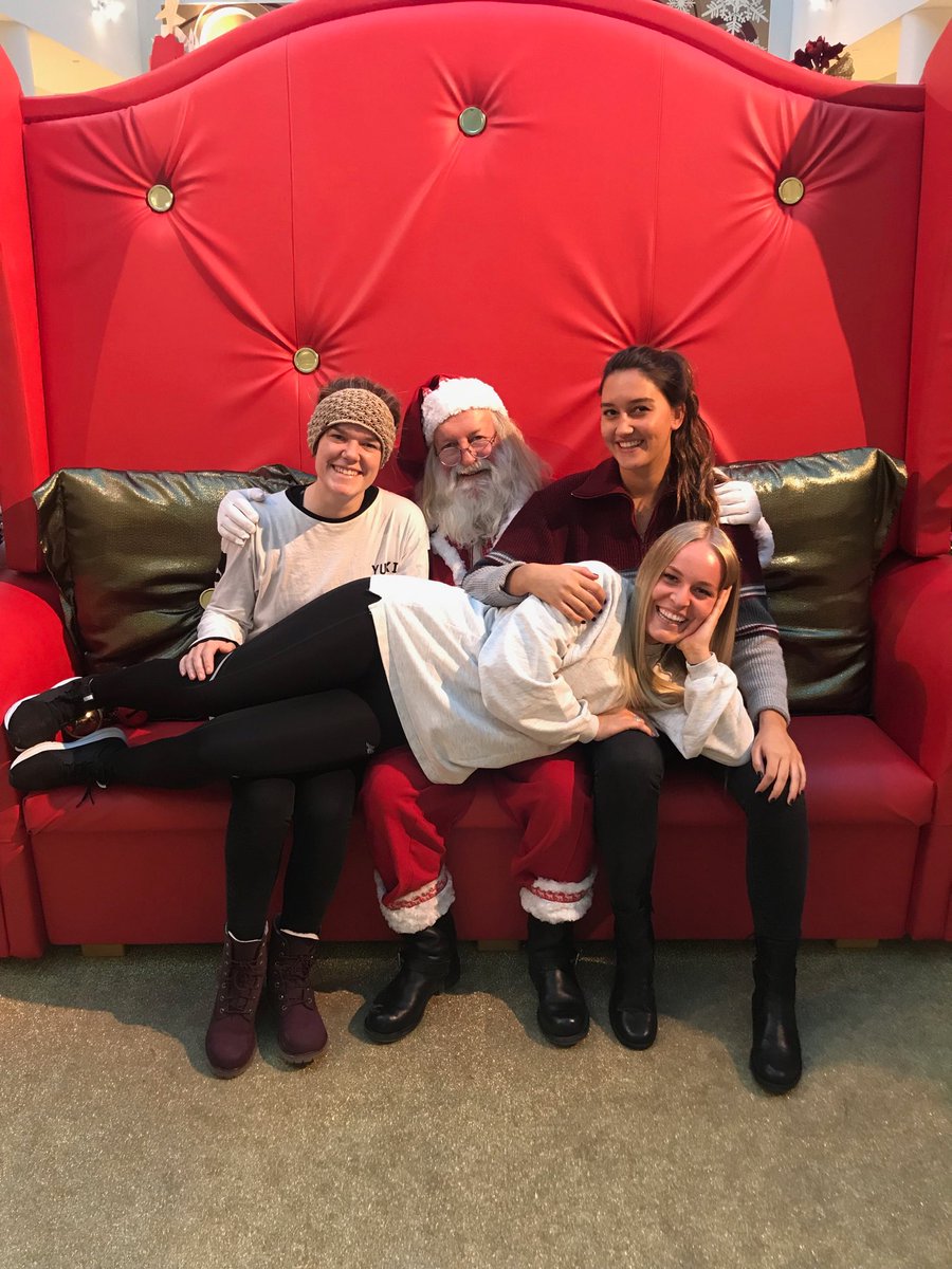 sksallen's tweet photo. #FindChristmasDowntown @COREshopping https://t.co/IuI2YcjUHh