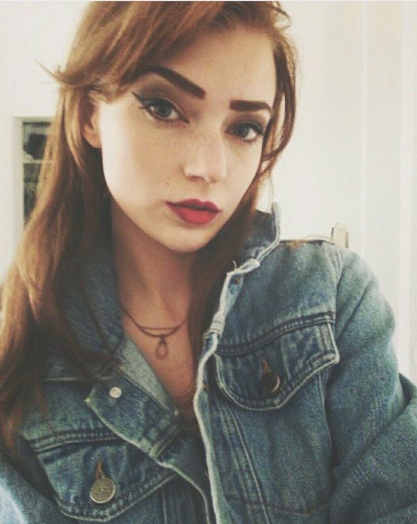 FindomSupreme's tweet photo. #FindomSupreme
🔪@goddesskylieee🔪
#findom #paypigs
@rtfindom @rtfeet @rtdumb @rtserf @rtlame @rtp1g @rt4fd @rt_feet @DirkHooper @rt_pig @RT_Pup @slavetodoms @RTAlex_1 @rtp37 @RTFindomPromo @tonybobo3 @find0m @underdeskloser https://t.co/SBNdGaa3EL