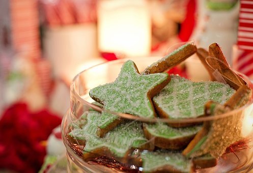 HealthStandRDs's tweet photo. Indulge This Holiday Season Without Increasing Your Waistline - #health #HealthyLiving #HolidayChallenges https://t.co/4BWQmREwu1 https://t.co/mFKk1zGa9m