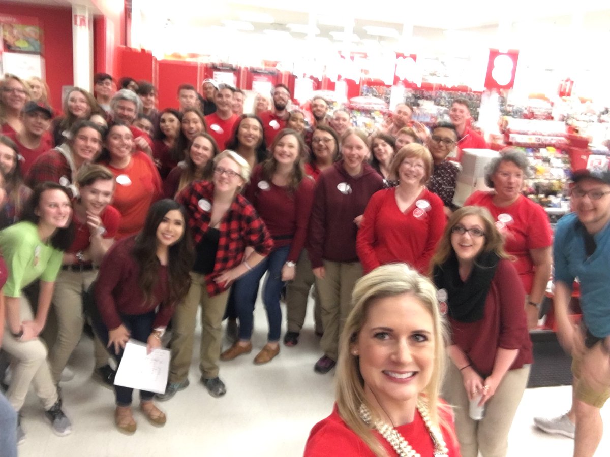 emma_first's tweet photo. Such a fun #BlackFiday with the #BestTeamInRetail this is definitely what dreams are made of! #dreamteam #crushingQ4 #sellitall #readytodelight https://t.co/9w8kmPdC59