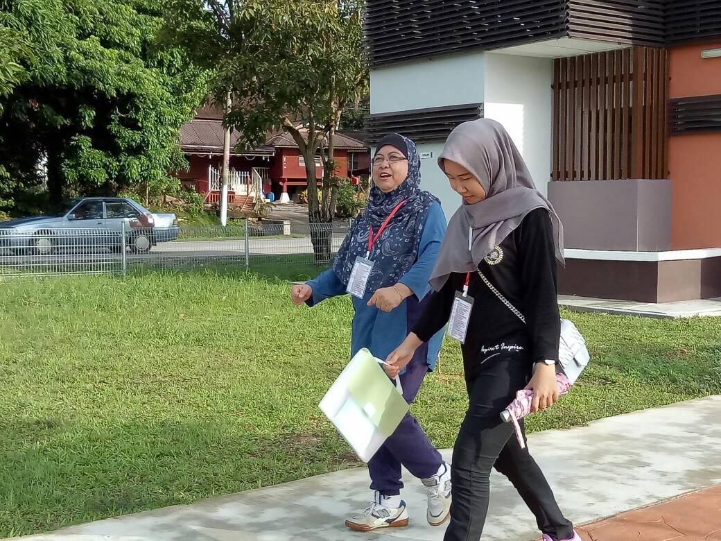 COP_2x17's tweet photo. Lect pun join Green Walkathon pagi tadi 😎 https://t.co/D6HQThzJah