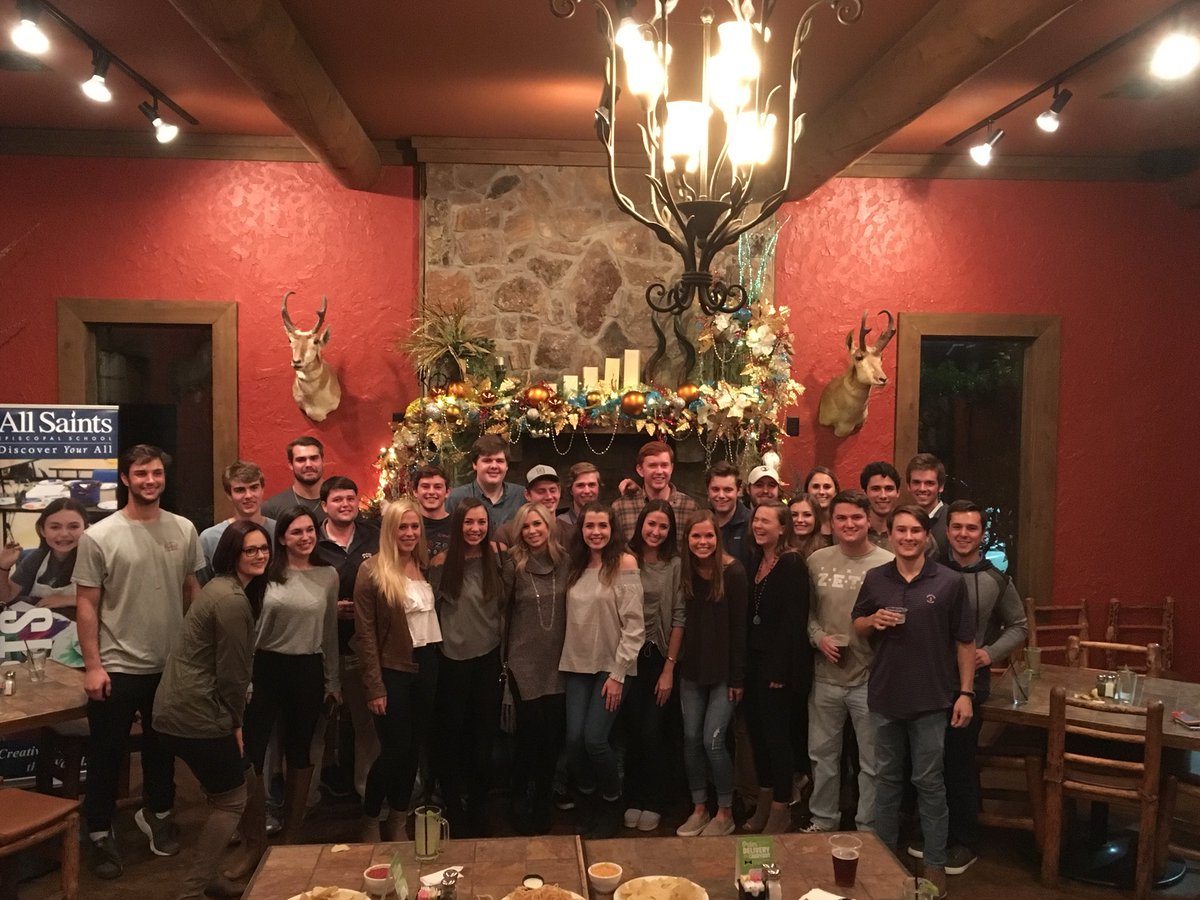 ASESCollege's tweet photo. Amazing evening with @AllSaintsTyler alums from #classof2014 #classof2015 #classif2016 #classof2017
Always great to reconnect with our graduates! #ASESTyler #asescollege https://t.co/fthA2jaNuZ