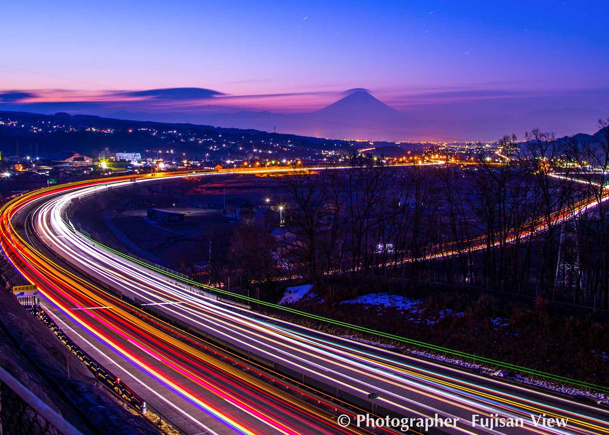 Fujisanview בטוויטר 中央フリーウエイ 富士山 中央自動車道 光跡 夜景 Fujisanview בטוויטר 中央フリーウエイ 富士山 中央自動車道 光跡 夜景
