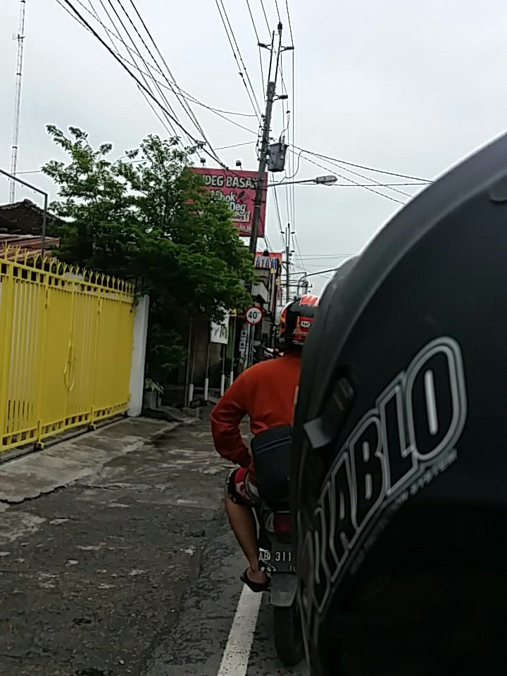 Lieshadie's tweet photo. Baru nyampe sini with babang grab 
#jihupbloggermeetup
#hijupmeetupyogyakarta
#resikvgodokansirih
#hijupxarisanresikv @HijUpMagazine https://t.co/v8WnCADhtr