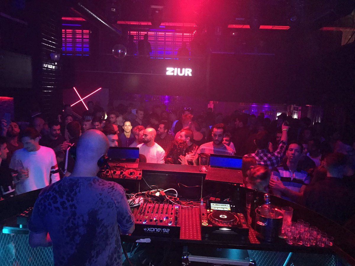 Es el turno de Friedrichz después de la gran actuación de <a href="/Latmun/">LATMUN</a> El cierre de esta edición de Ziur será a cargo de Fran Hernandez.