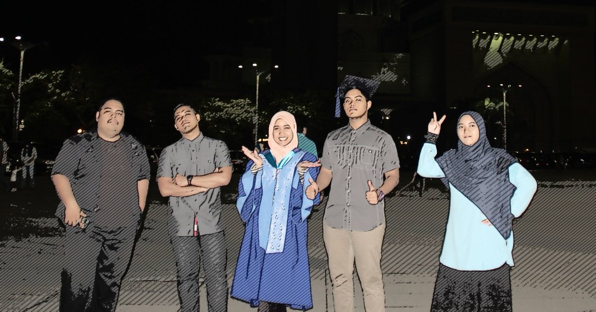 FassMiela's tweet photo. Behind dscene of my success 🎓
Thankssss a lottt Abg Long Naìm , Abg Ngah , Adek Daus and Adek Nabila 🌹 Ily so muchhhhhh hahaha 💕❤

#complete #fivesiblings https://t.co/o3L71XJAIZ