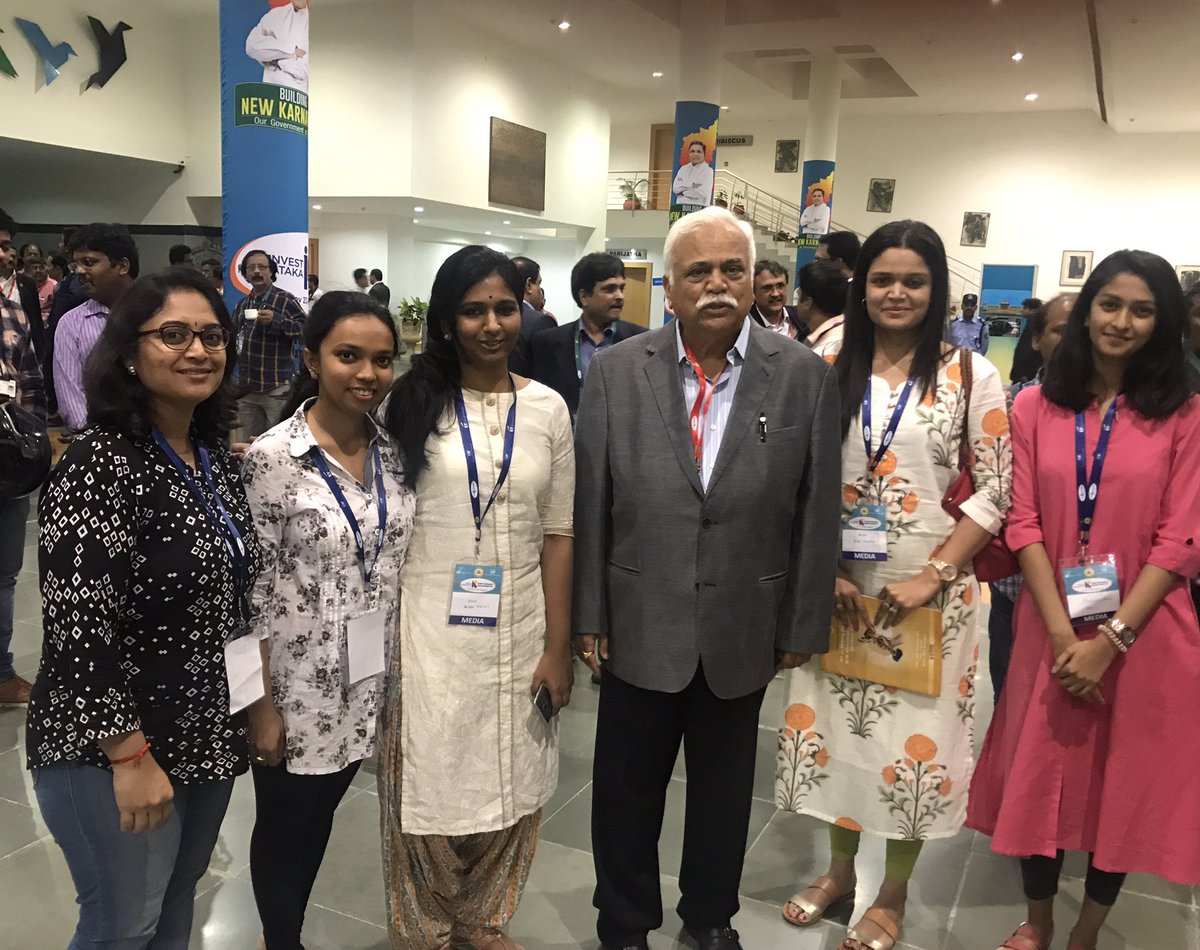ArkaComm's tweet photo. Congratulations to our Hon'ble Minister @RV_Deshpande on successfully spearheading India's largest #MSME Conclave #VDIS2017. You continue to lead and inspire us. https://t.co/nhgnztnbSb
