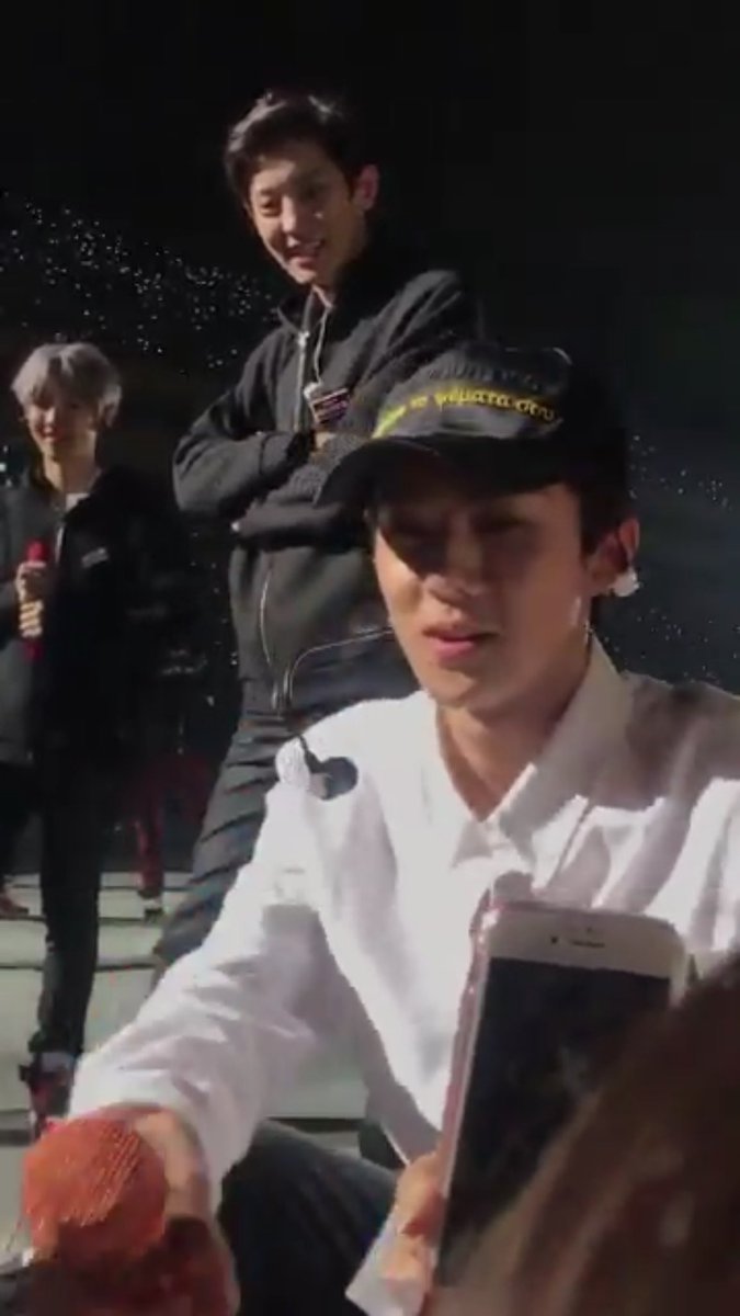 lee_nnaa1127's tweet photo. I love them ❤❤❤❤ #chanhunbaek #CHANYEOL #SEHUN #baekhyun #ElyXionInSeoulDay1 @weareoneEXO https://t.co/VOjDsDYey5
