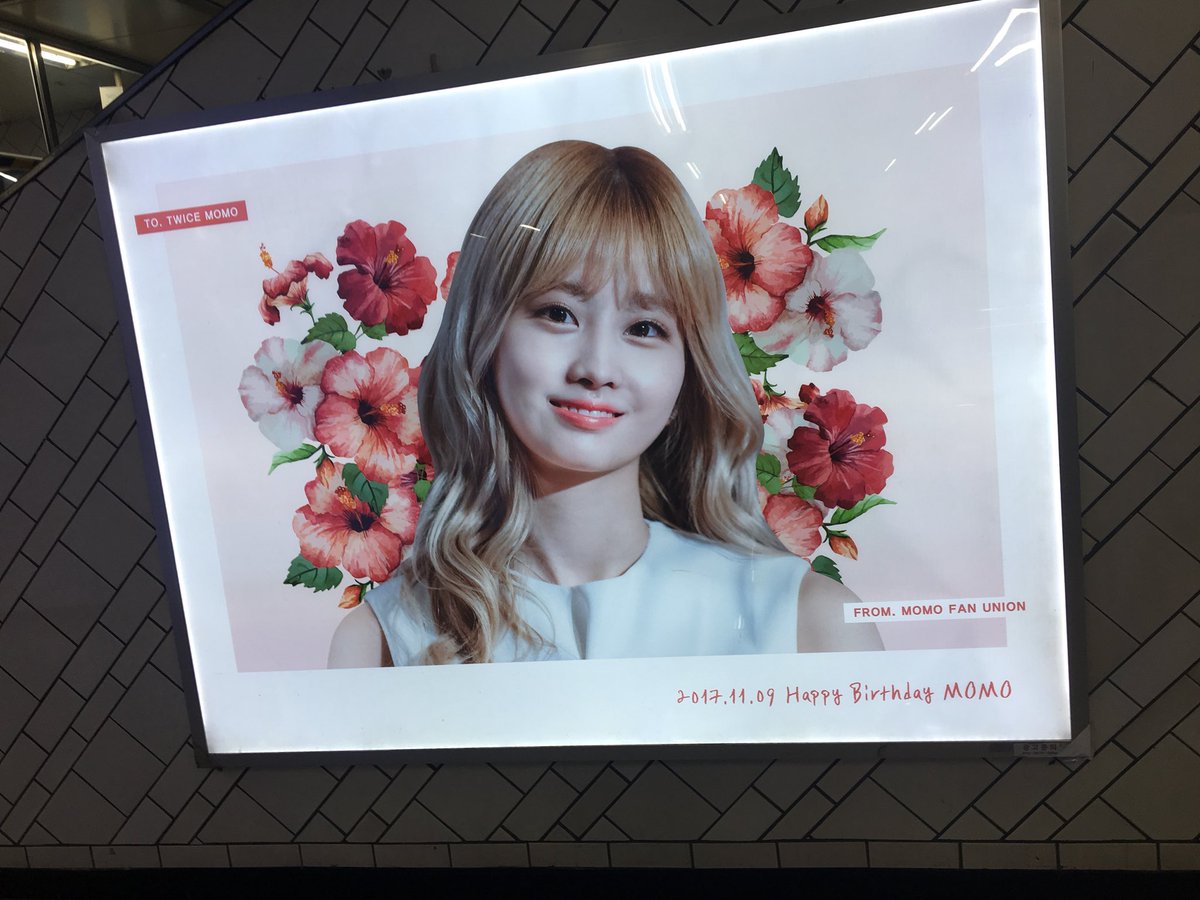 leafia_111's tweet photo. 昨日韓国行ってしょっぱなから
ももりんセンイル広告見つけて
テンション上がった🍑🌟
#twice #momo #모모 https://t.co/61stg00lJe