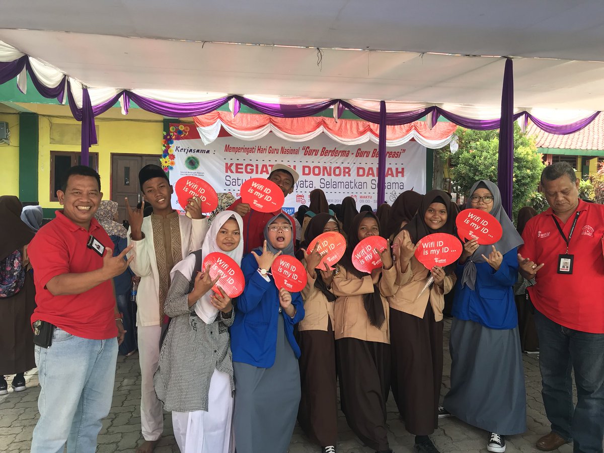 Ciafaraa's tweet photo. @wifi_id Keseruan Peringatan Hari Guru Nasional #WICO_SMKDARULMAARIF_TR2 https://t.co/ekxkhrogF4