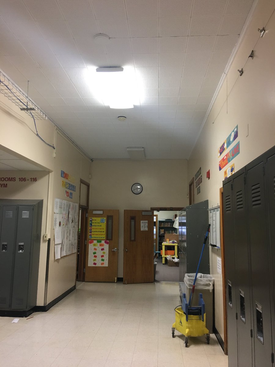 mmanningmsd134's tweet photo. One light stays on continuously, one light has been out for months. Light utilization compromised in hallway, should replace for optimal performance #EDLD657 https://t.co/Yih9Pfh9mF