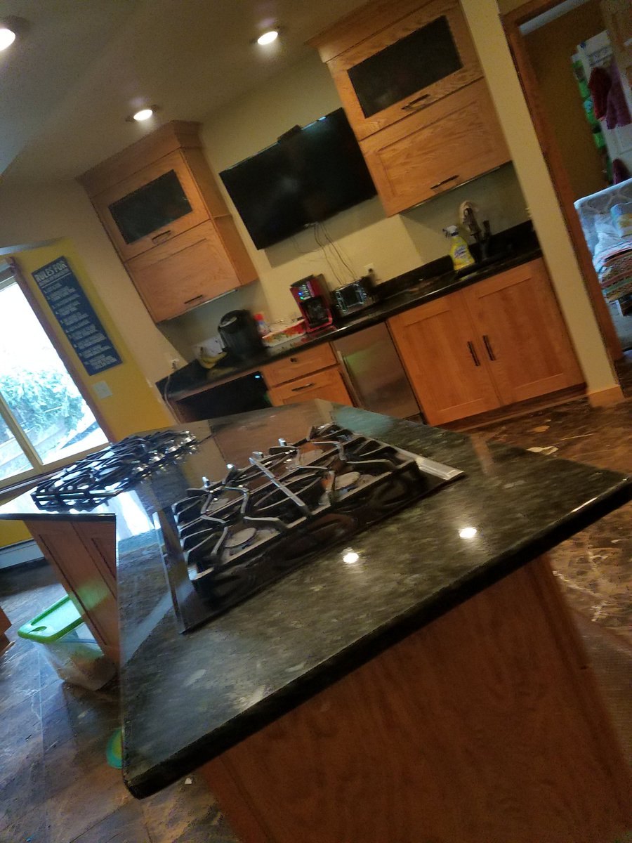 ThePutmanFamily's tweet photo. #cleancounters #notanoftensite! #putmans #TLC #meetthePutmans https://t.co/8ctYxlQwTi