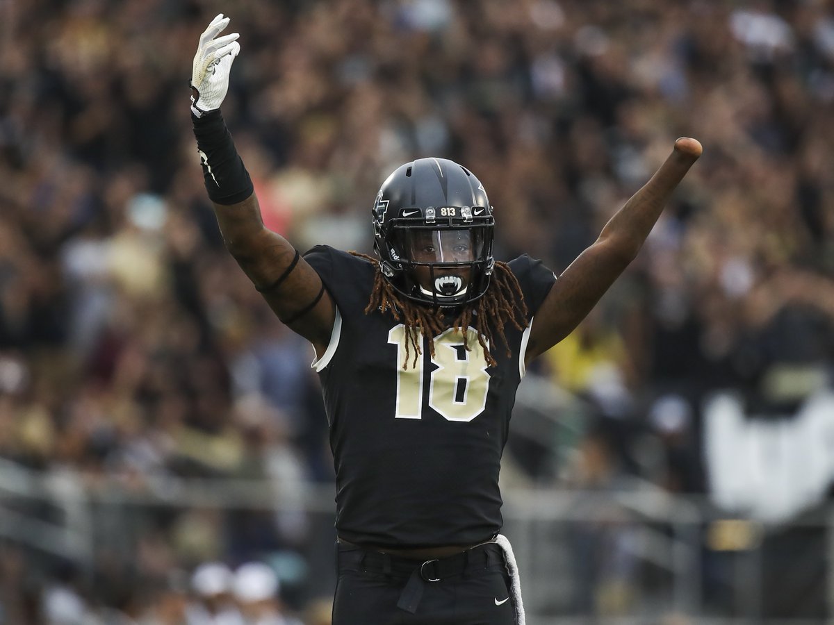 BleacherReport's tweet photo. No. 15 UCF improves to 11-0 with wild 49-42 win over USF https://t.co/FmsyvGt0CP