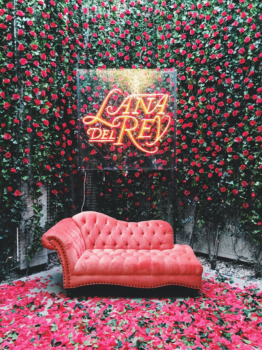 Interscope's tweet photo. The @LanaDelRey LA pop-up shop is now open! 631 North Robertson Blvd. https://t.co/UgcgmgmppX