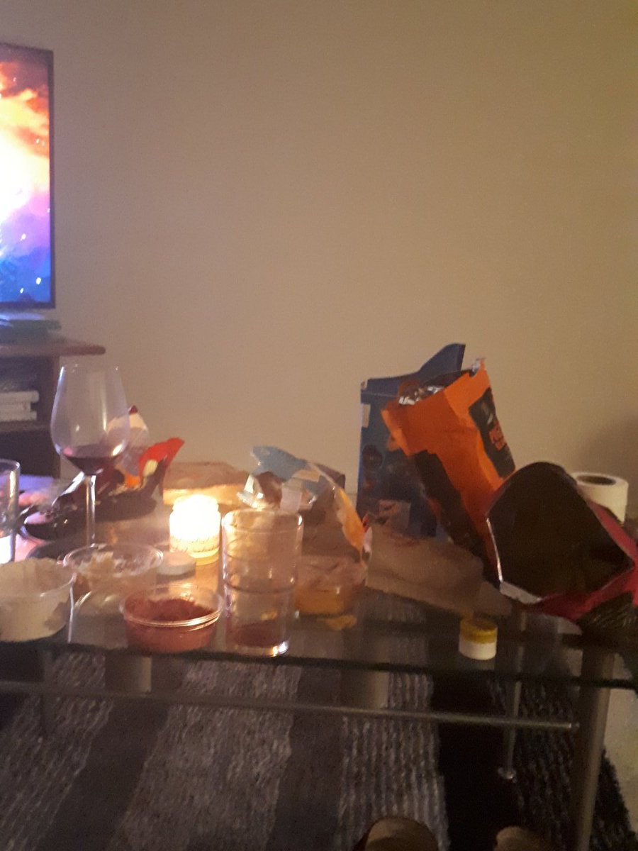 RadioGemmaHill's tweet photo. Classy party buffet.. Go on then. Help yourself to any packet #Hostessing #Easypeasy https://t.co/L6hdck0lxt