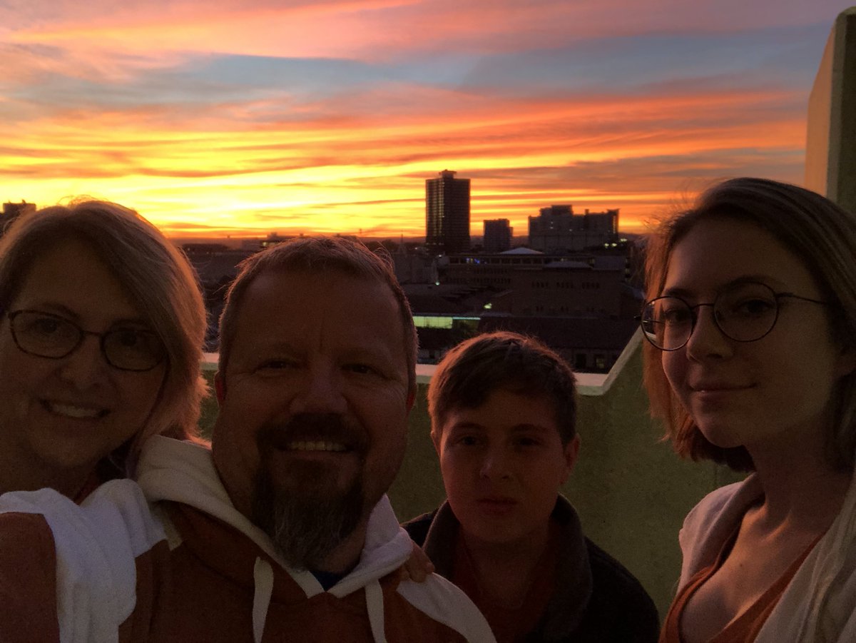 AmyValentine22's tweet photo. Even the sky is burnt orange! #thisistexas https://t.co/T1tMA7Ckgx