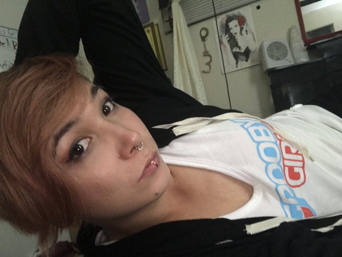 Chilling in my #groobygirl shirt before I go out tonight for some karaoke 🎤❤️ https://t.co/wxJ8HJfdI<a href="/tag/groobygirl"class="tags">#groobygirl</a>