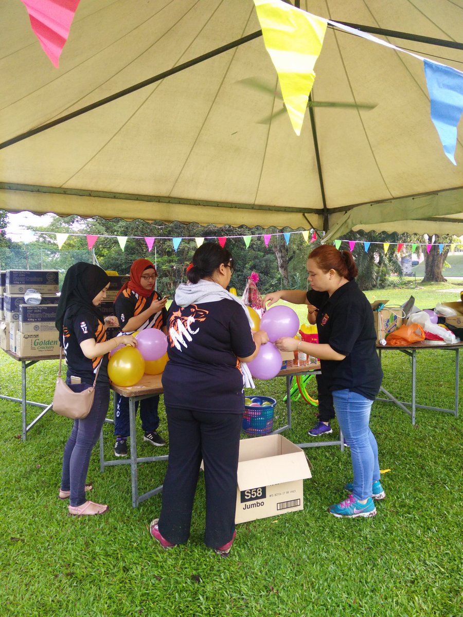 INC_Uitm's tweet photo. Good morning, interpersonalists! 🌞 Don't forget our date this morning!! Come & join us at Padang Seroja, UiTM Shah Alam now!! We're currently busy preparing & setting up for the event 💪
#interpersonalists #seed2017 #incsportsday17 https://t.co/wxEYZhWVM8