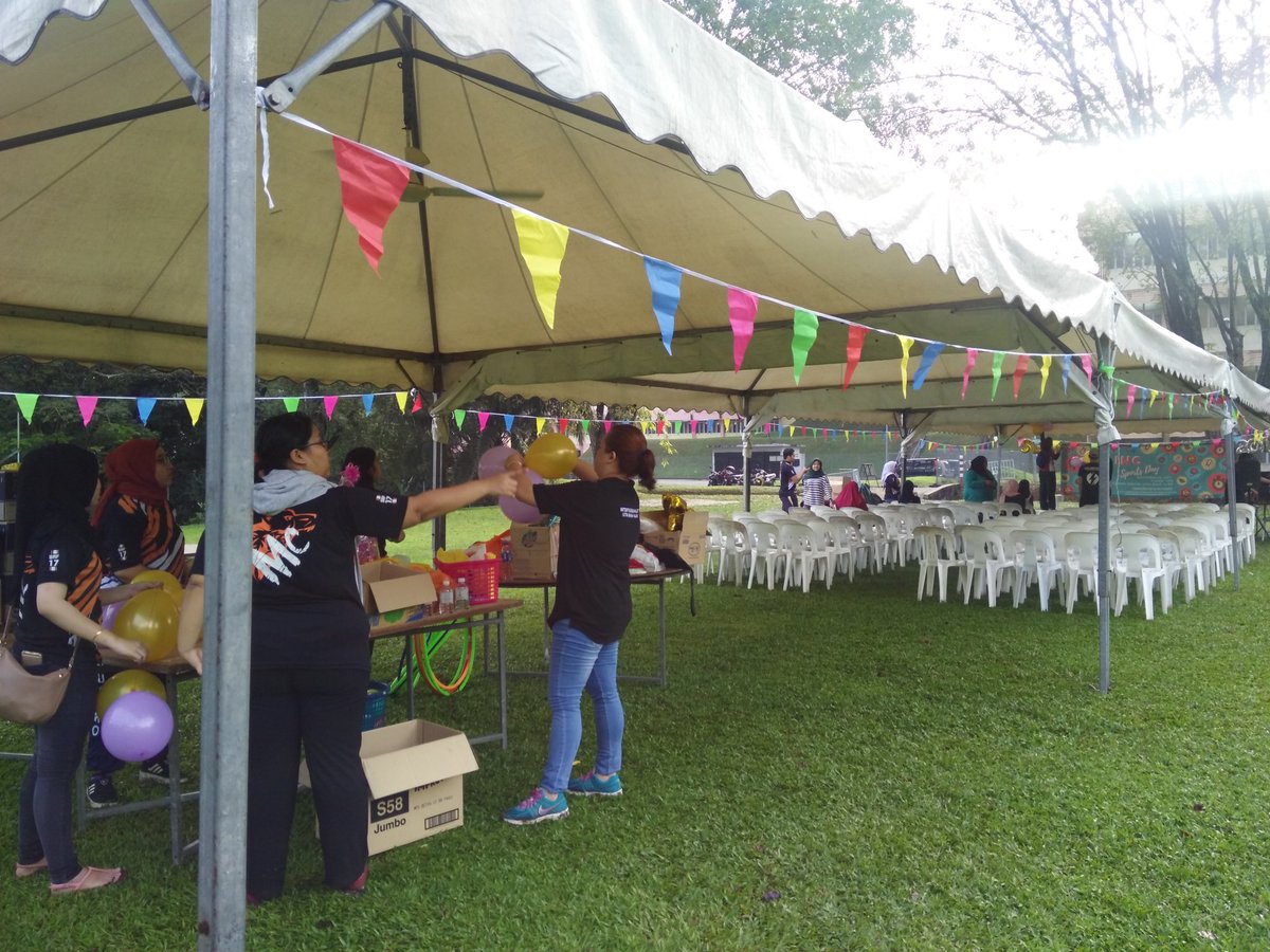 INC_Uitm's tweet photo. Good morning, interpersonalists! 🌞 Don't forget our date this morning!! Come & join us at Padang Seroja, UiTM Shah Alam now!! We're currently busy preparing & setting up for the event 💪
#interpersonalists #seed2017 #incsportsday17 https://t.co/wxEYZhWVM8