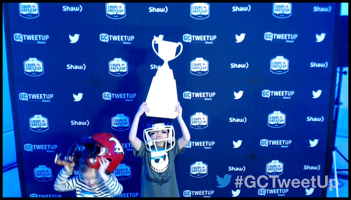 GCTweetUp's tweet photo. Having fun at #GCTweetUp with @xcanada and @CFL! #GreyCup @Litz72 https://t.co/hq8xby8PQa