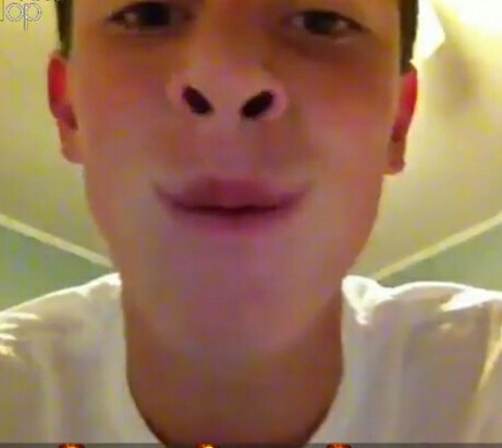 red_nunny's tweet photo. Shawn intentando ser matthew Espinosa :v (never) https://t.co/mSiBrMqbOC