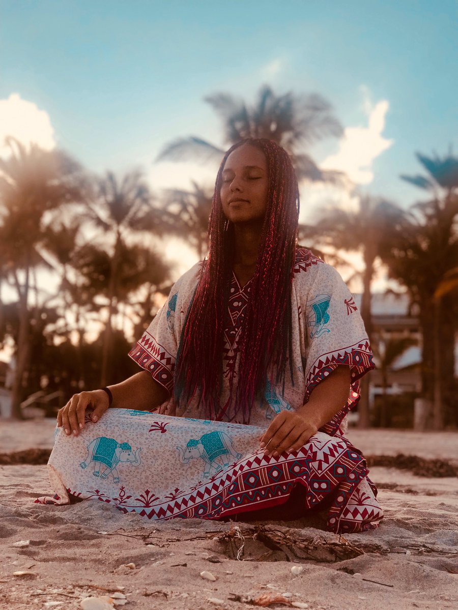 aliciakeys's tweet image. attract what you expect, reflect what you desire, become what you respect, mirror what you desire... #reflections #reflecting  
📸 @Cole_Cook