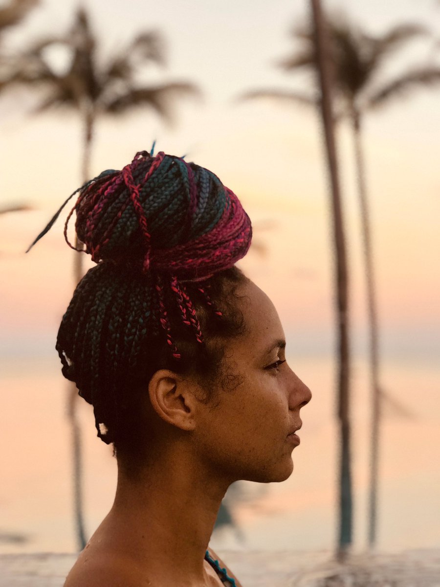 aliciakeys's tweet image. attract what you expect, reflect what you desire, become what you respect, mirror what you desire... #reflections #reflecting  
📸 @Cole_Cook