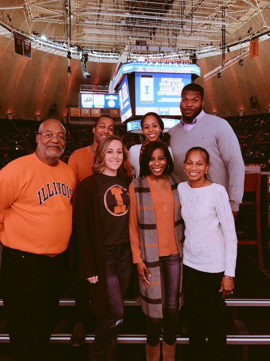 ashmo217's tweet photo. Let’s go #Illini!!! #FamilyDateNight https://t.co/GnfWtYFX7z