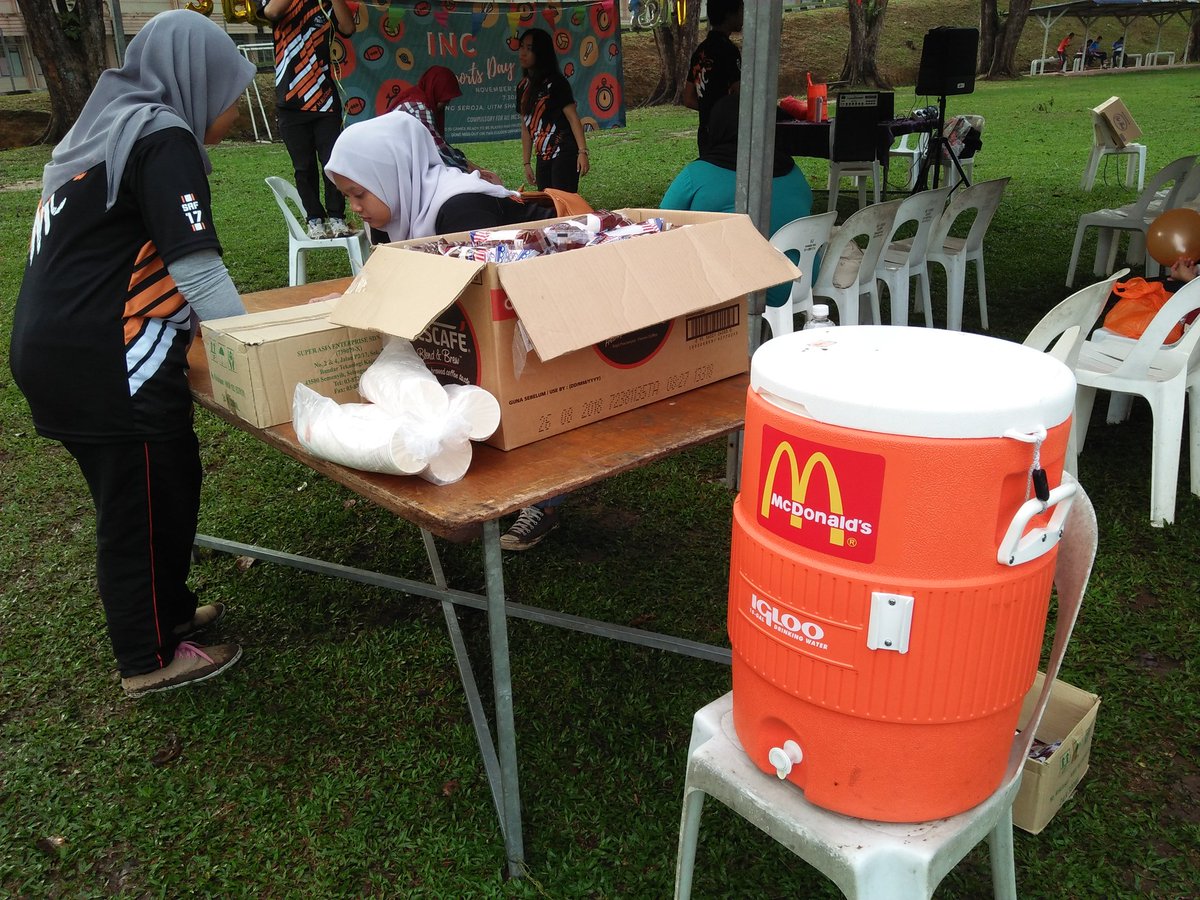 INC_Uitm's tweet photo. Free breakfast awaiting!! 😋☕🍞🍔
#interpersonalists #seed2017 #incsportsday17 https://t.co/7mxC1RCaBd