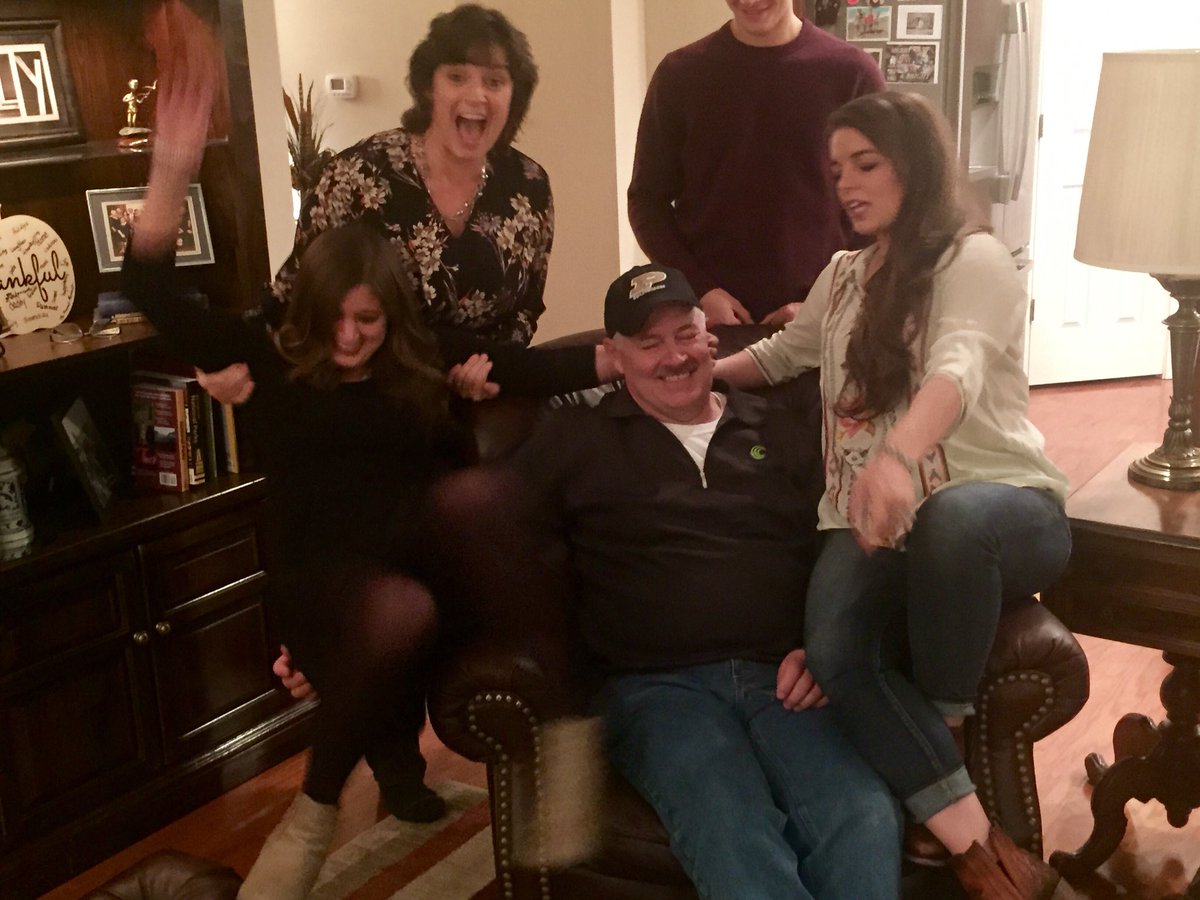 _dysLEXic's tweet photo. family pics went really well!!! https://t.co/4CNjIodO7p