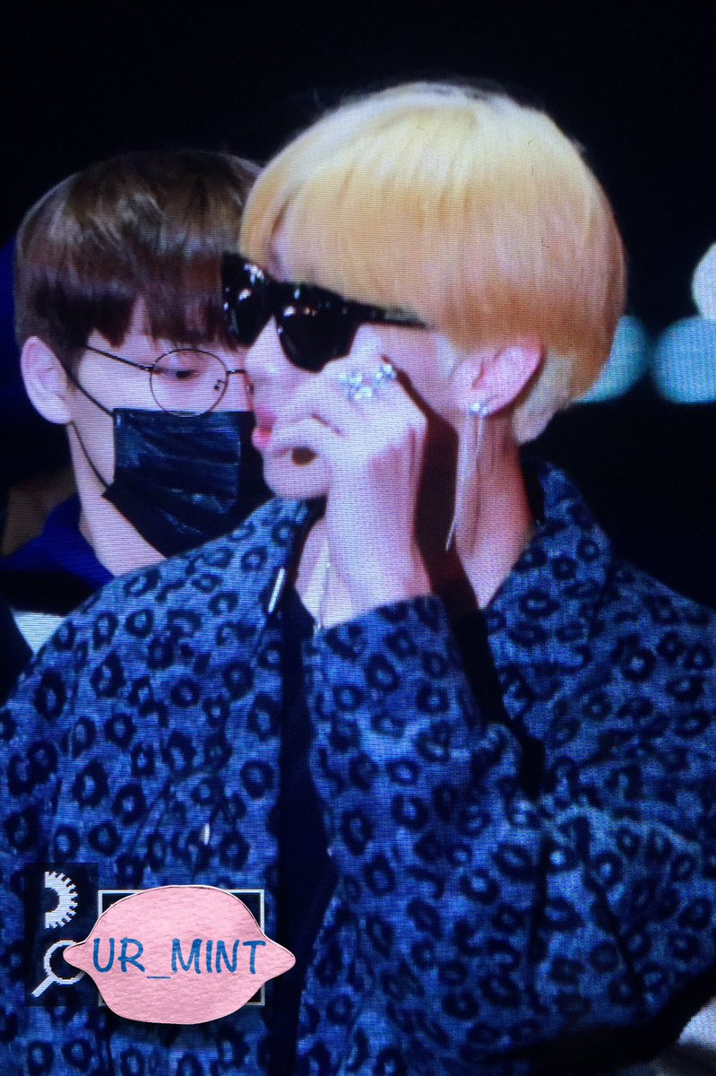 ur_mint's tweet photo. 171125 출국
今天也是模特小八了👌🏻
#MINGHAO #디에잇 #명호 #徐明浩 #SEVENTEEN #세븐틴 @pledis_17 https://t.co/64eOmj7Qep