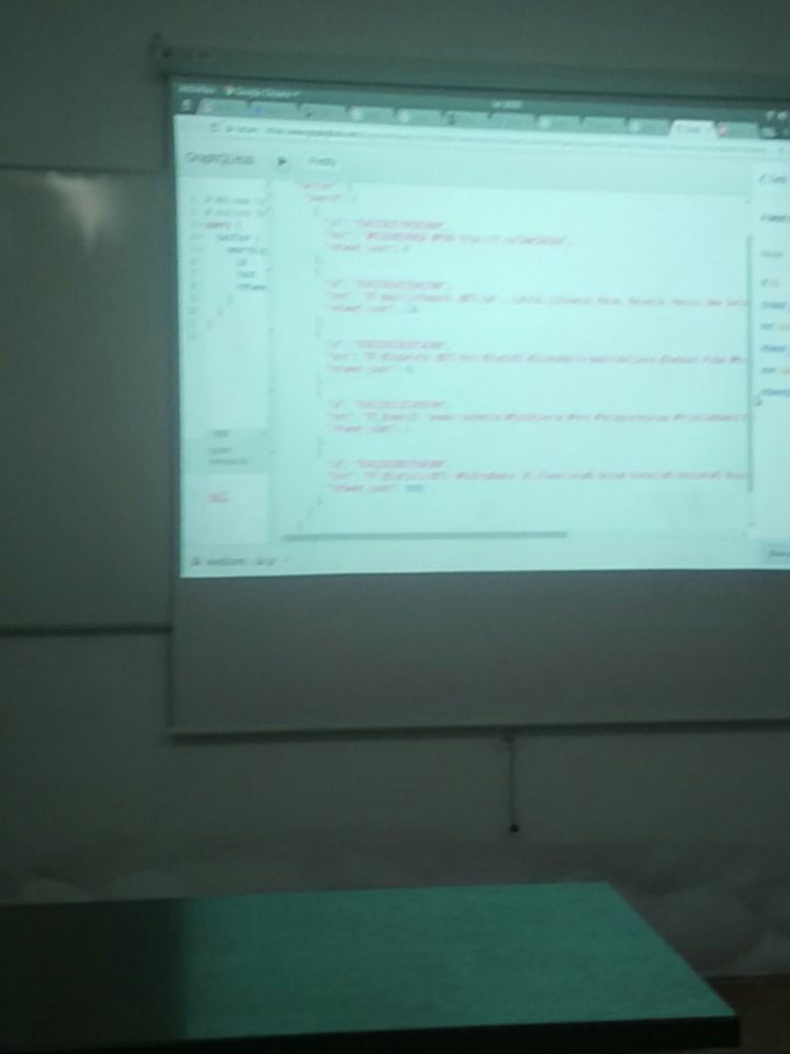MitzukoDavis's tweet photo. #Gdgcusco provando graphql https://t.co/xQlO8emdSG