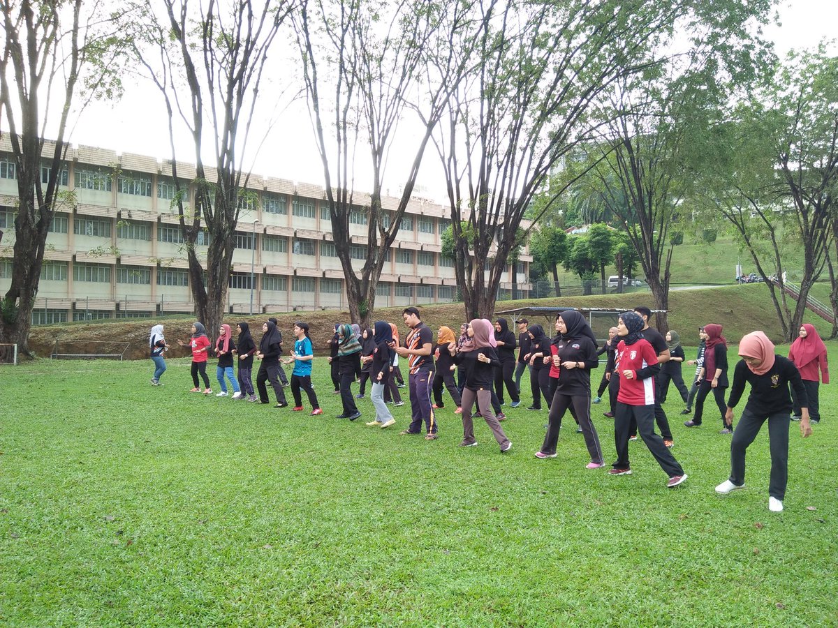 INC_Uitm's tweet photo. It's zumba time!!! Lets warm up 💪
#interpersonalists #seed2017 #incsportsday17 https://t.co/3Ca2vjEle4