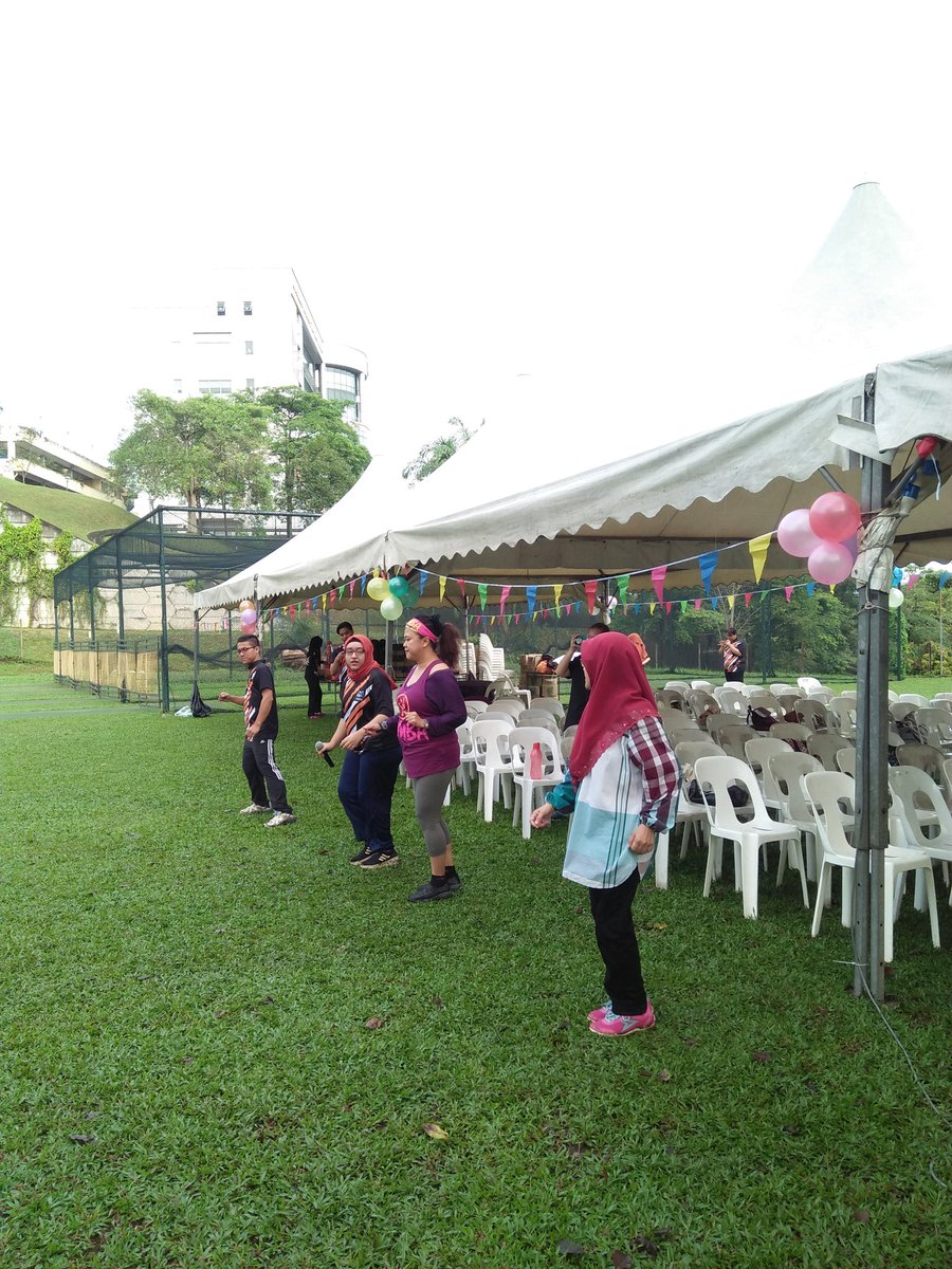 INC_Uitm's tweet photo. It's zumba time!!! Lets warm up 💪
#interpersonalists #seed2017 #incsportsday17 https://t.co/3Ca2vjEle4