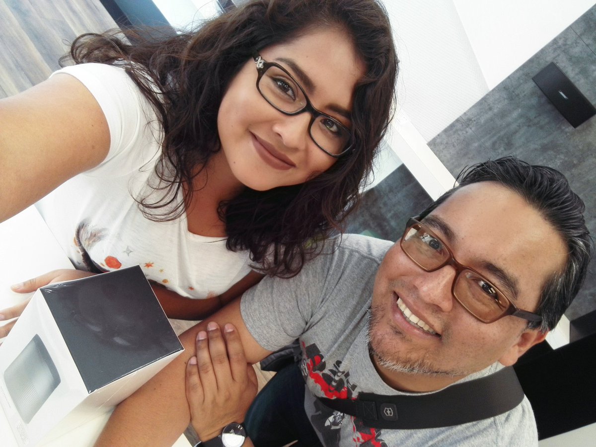 _MleonV's tweet photo. La foto bacán, con el mejor de los mejores @jevedel
Tremendo sonido del #BoseRevolve😎😍 https://t.co/5UIytYzqtX