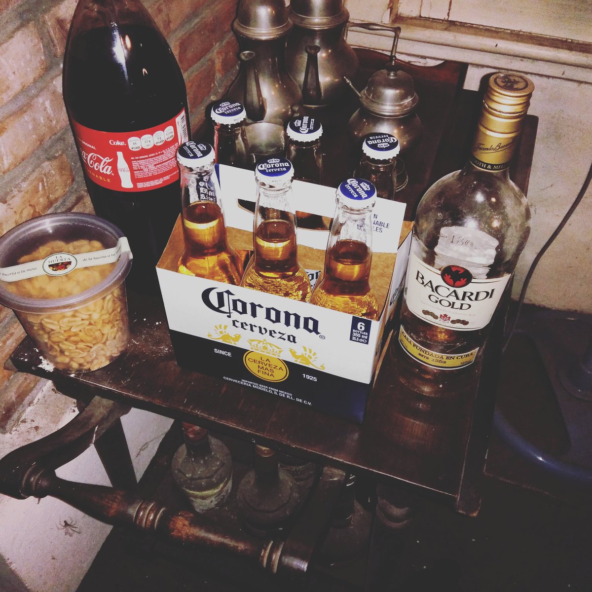 EstadodeTrenes's tweet photo. #NigthFriends #MexicanBeer #Bacardi https://t.co/0c44RXGe61